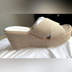 NEW WITH TAGS: Donald Pliner Ideala Sandal- Basic Elastic - color bone- Size 8.5